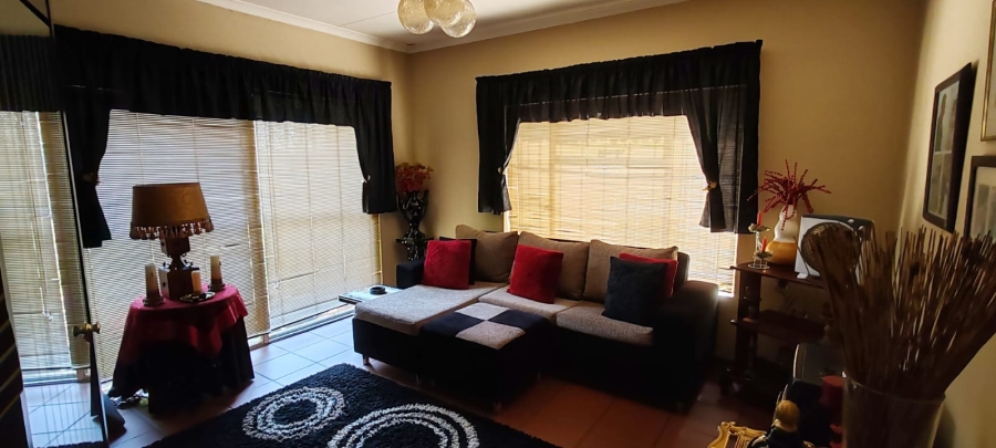 3 Bedroom Property for Sale in Geelhoutpark North West